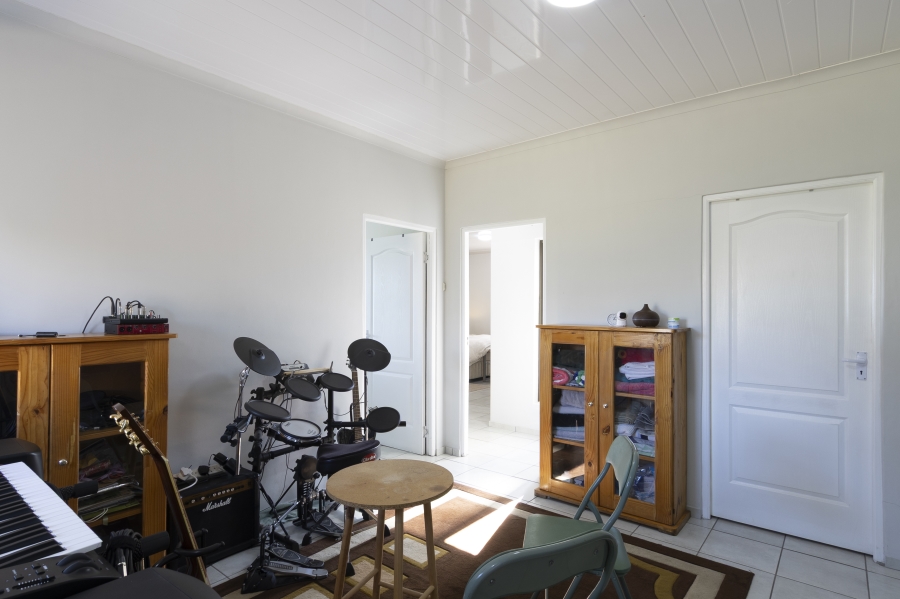 6 Bedroom Property for Sale in Sir Lowrys Pass Village Western Cape